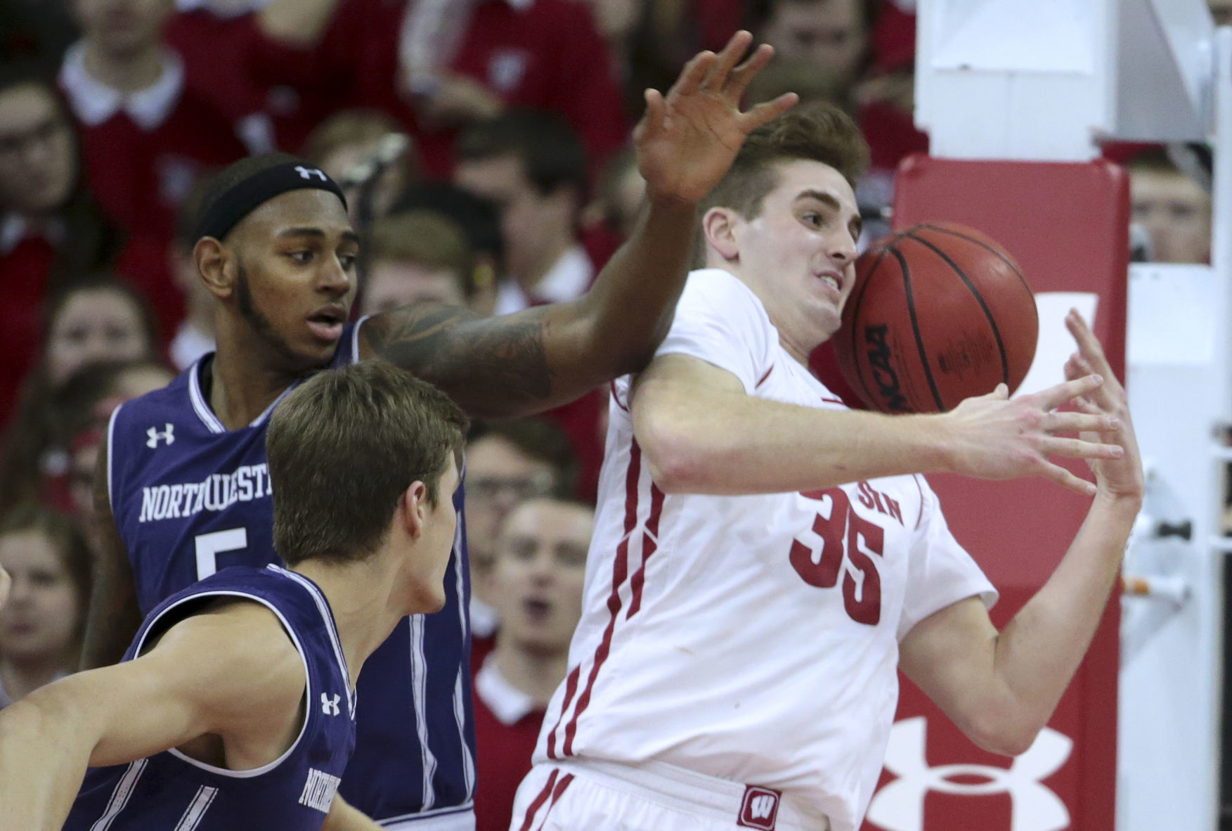 Badgers 62, Wildcats 46